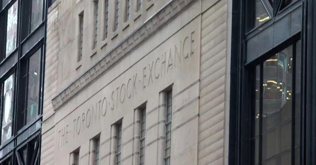 US Manufacturing Sector Faces Gloomy Outlook as ISM Index Plunges